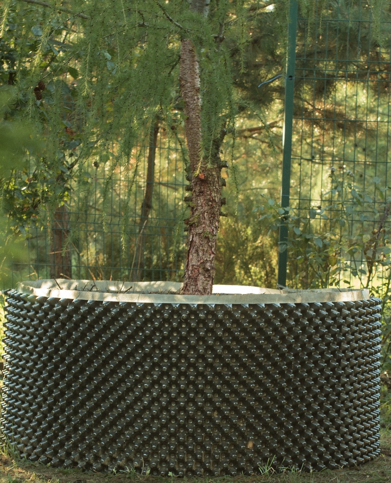 Assembled Floradrain and Filter Sheet SF cylinder around the tree